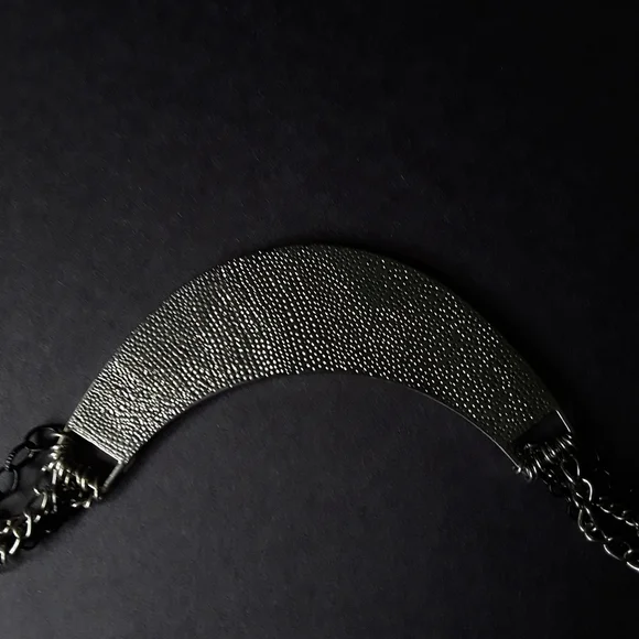 NY & CO BLACK ENAMEL MULTI CHAIN LINK STATEMENT NECKLACE - Picture 4 of 4